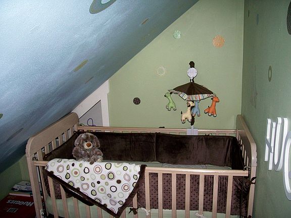 attic bedroom, (can fit twin bed)