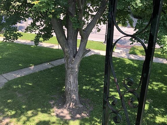 3rd image of 250 W Park Ave #6422220