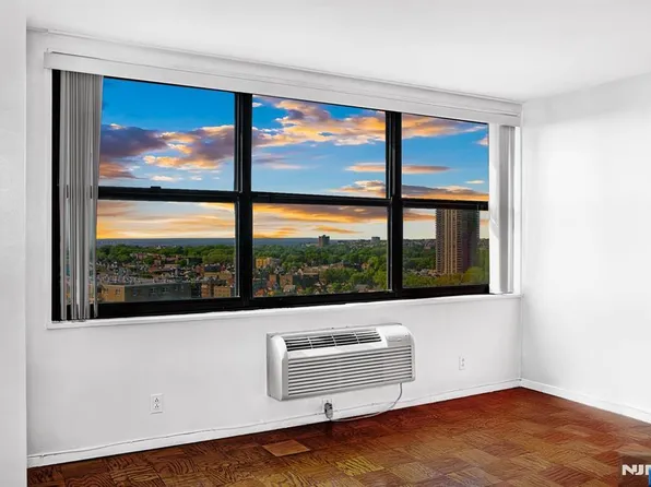 7004 Blvd E APT 38A, Guttenberg, NJ 07093