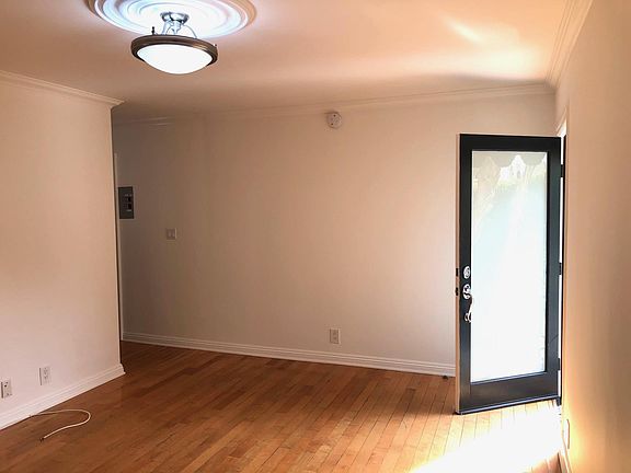 5th image of 2520 N Beachwood Dr #2A
