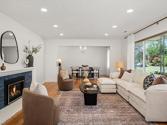3rd image of 915 W 32nd Ave