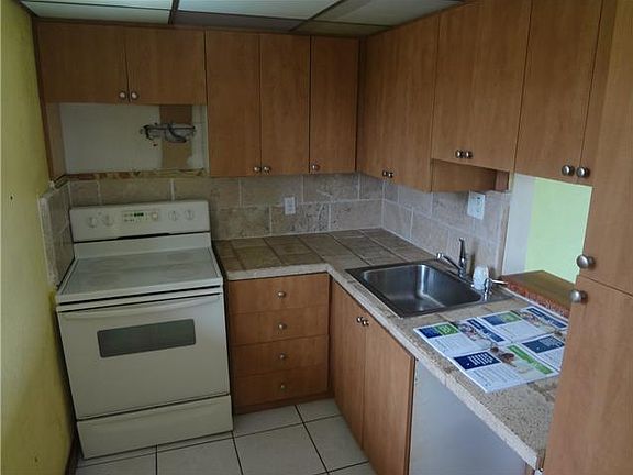 3rd image of 3770 NE 171st St APT 407