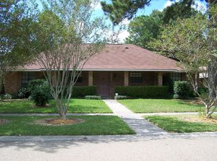 3911 Hillmont Dr, Baton Rouge, LA 70814