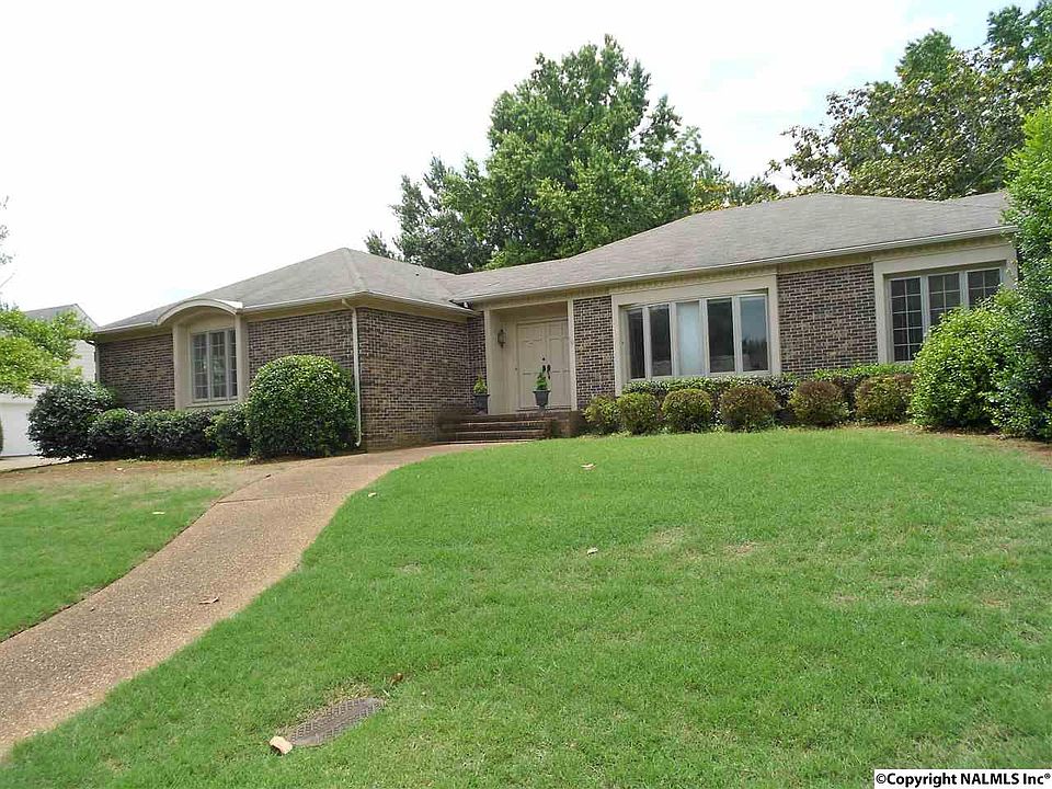 2nd image of 931 Whiting Dr SE