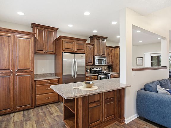 5th image of 663 Cummings Ln