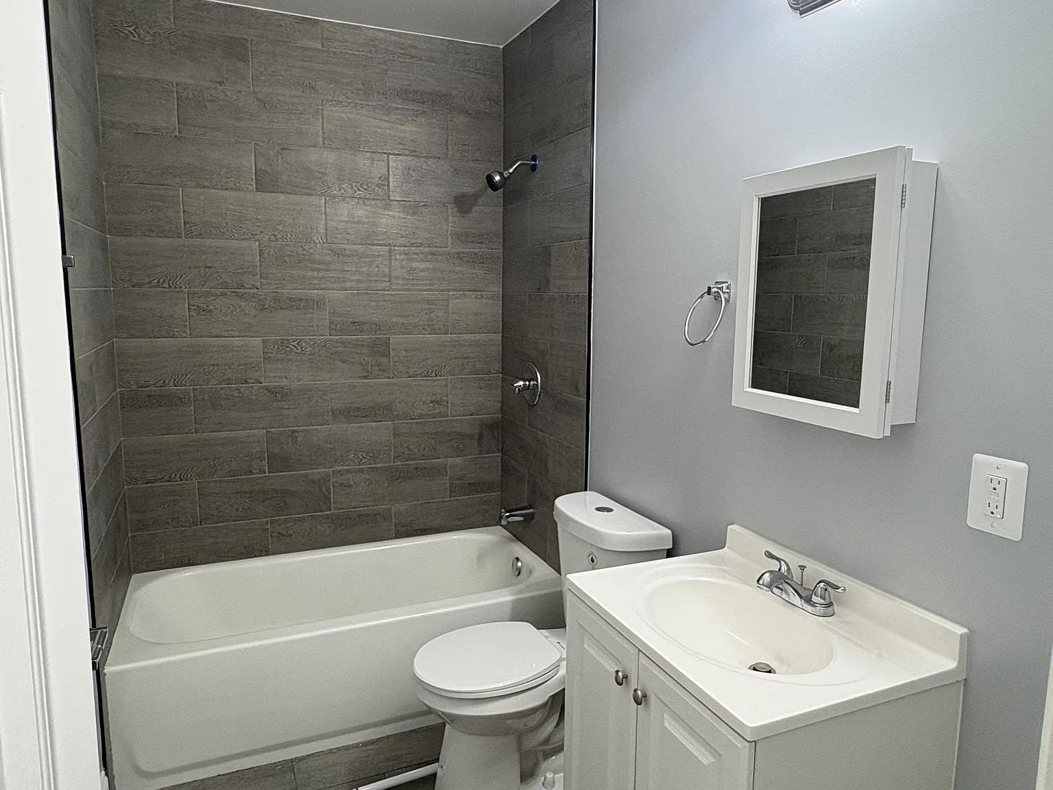 2 bed, 750 sqft, $2,500 — Photo 2