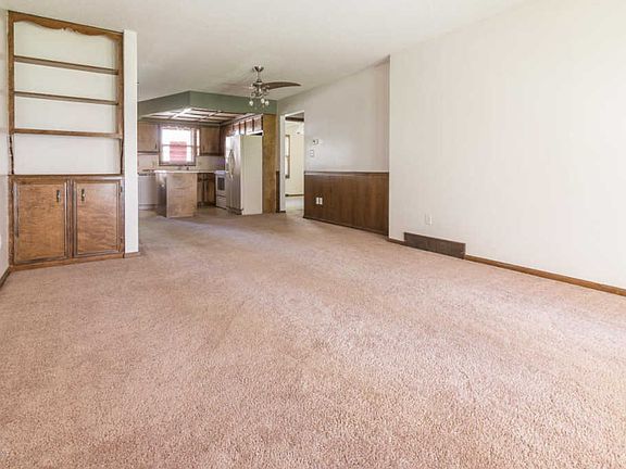 3rd image of 7344 Pinegrove Dr #1