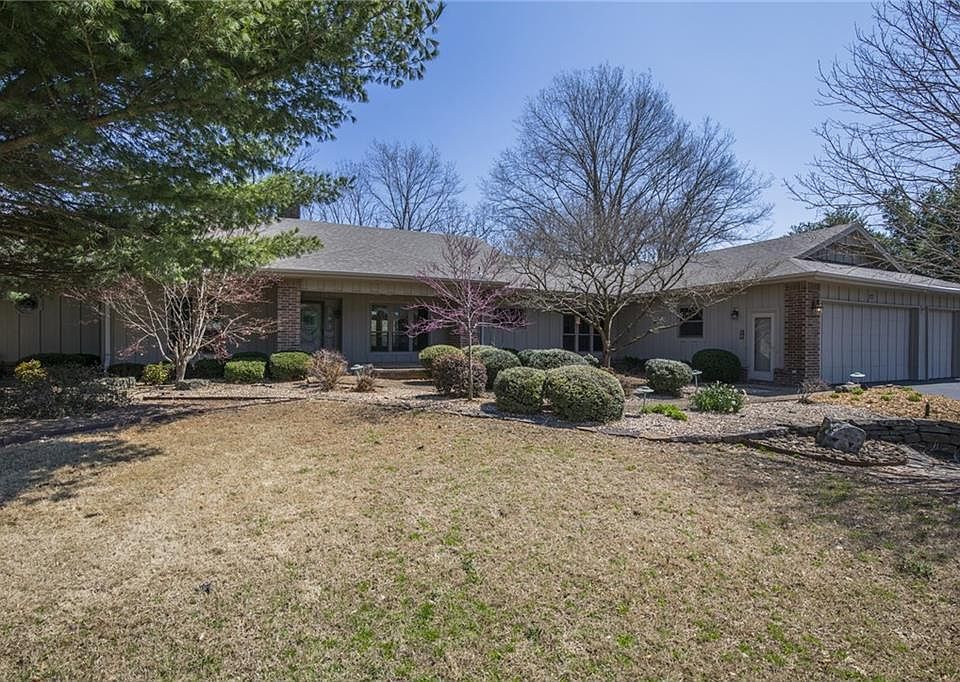 1st image of 77 Dogwood Dr