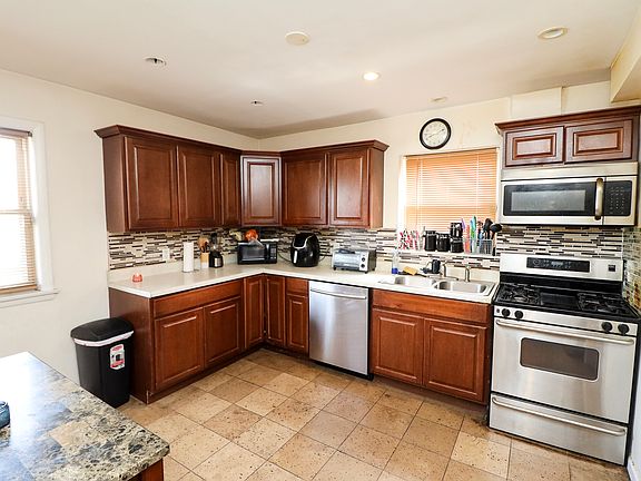 2nd image of 414 E 91st Pl