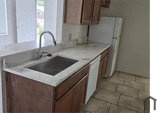 4 bed, 1500 sqft, $1,800 — Photo 3