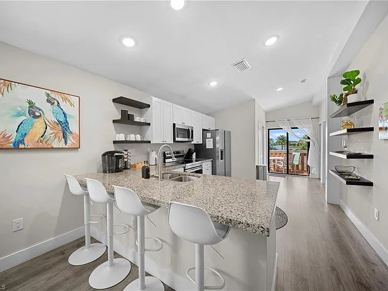 3260 Woodside Ave — Photo 10