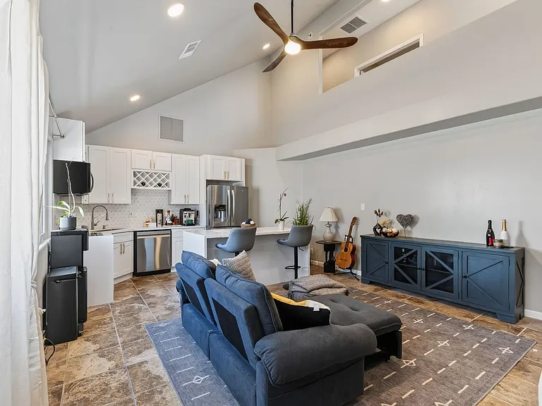 880 La Terraza Blvd #3 — Photo 6