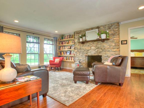 5th image of 6709 Esther Dr