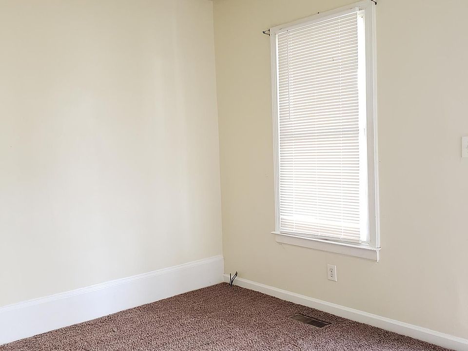 2nd image of 307 S Willow Rd