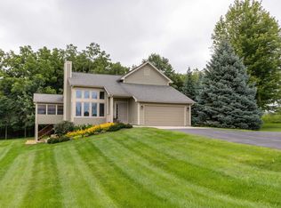7 Signal Point Ln, Galena, IL 61036