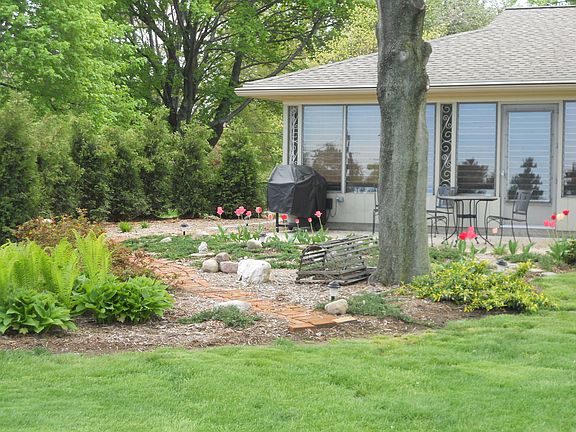 4th image of 1001 Webster Dr
