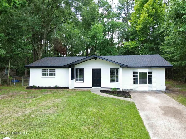 1513 Kingfisher Dr, Gautier, MS 39553