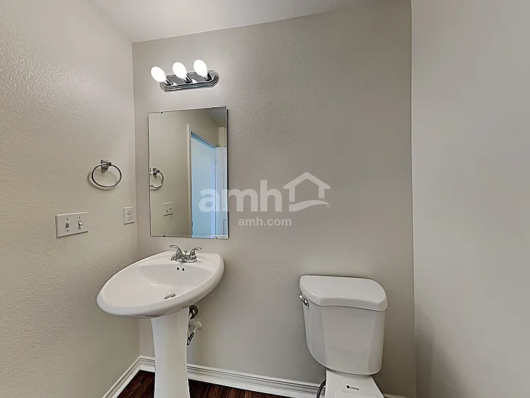 724 N Carisbrooke Ave — Photo 8
