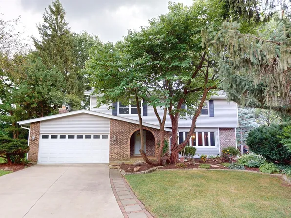 207 Londonderry Ct, Mundelein, IL 60060