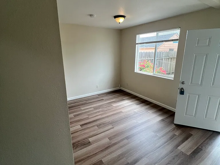 532 Rochex Ave — Photo 4