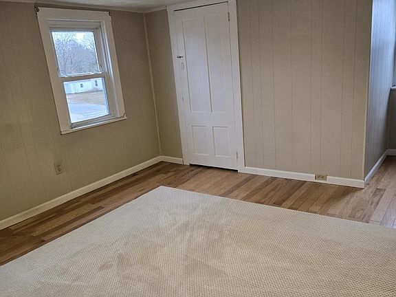 2nd image of 874 Bedford St Floor 2