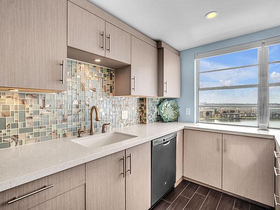 5th image of 2801 NE 183rd Street #1417w