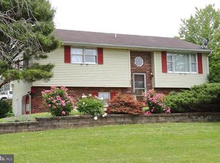 1210 W Lexington Rd, Manheim, PA 17545