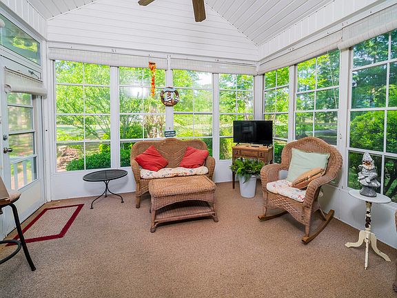 4th image of 8866 Lansdowne Drive NW