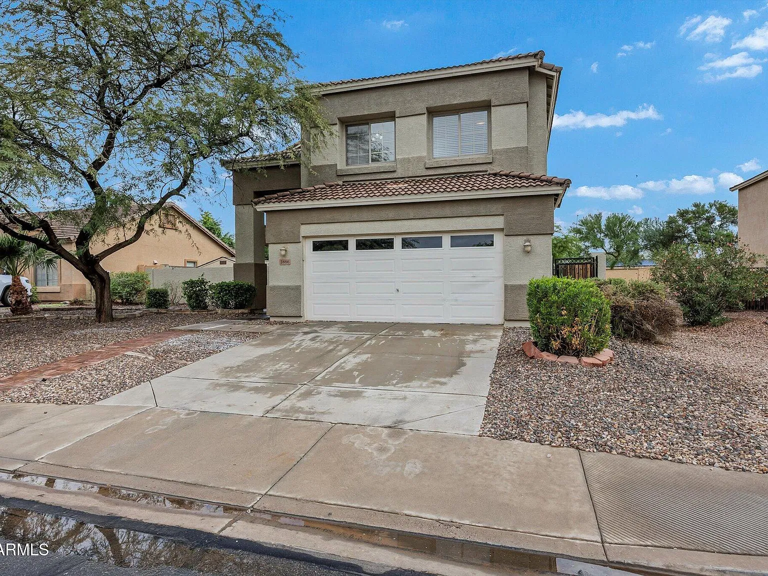4 bed, 3.5 bath, 2335 sqft, $1,995 — Photo 2