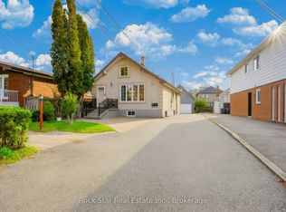 1162 Northmount Ave, Mississauga, ON L5E1X9