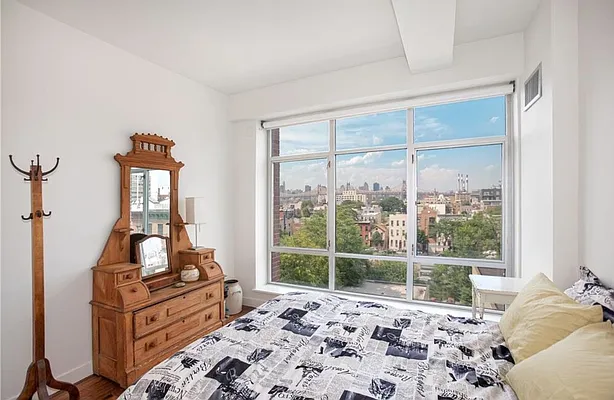 Sold by E Realty International Corp | media 18