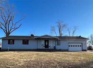 1102 E Main St, Perry, MO 63462