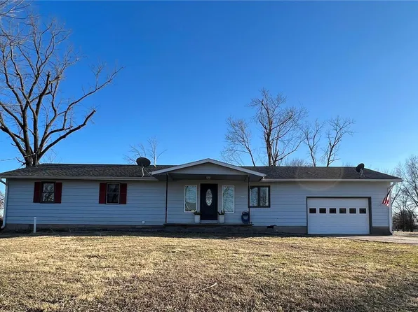 1102 E Main St, Perry, MO 63462