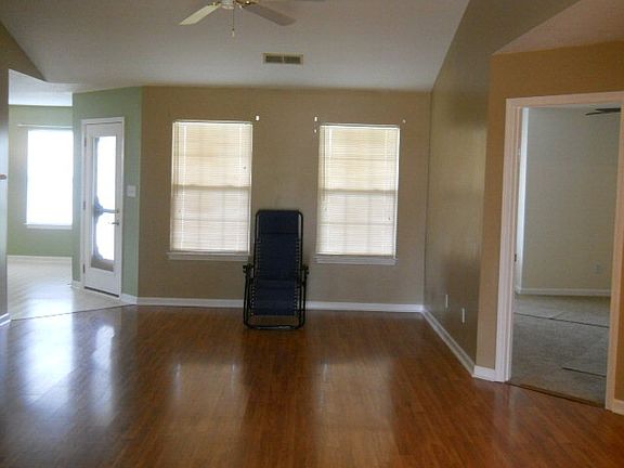 5th image of 204 Palm Hills Dr