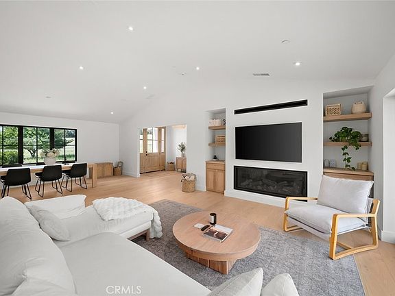 5th image of 1090 Jordan Ln