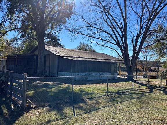 2nd image of 215 Chambers St