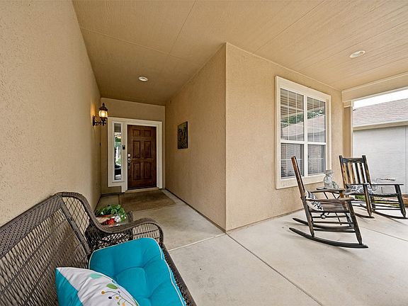 3rd image of 122 Prairie Creek Trl
