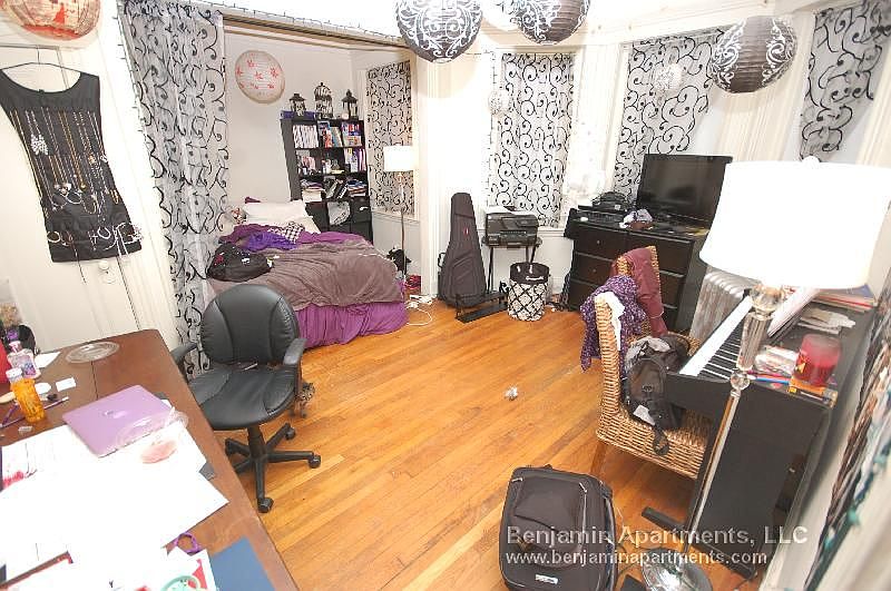 2nd image of 1184 Boylston St #7