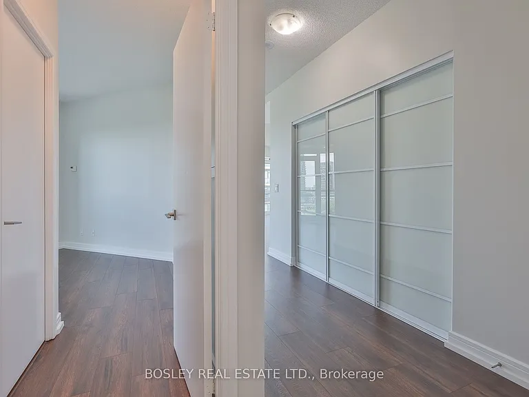 35 Brian Peck Cres #1207 — Photo 22