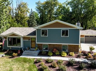 5603 Essex Rd, Lisle, IL 60532