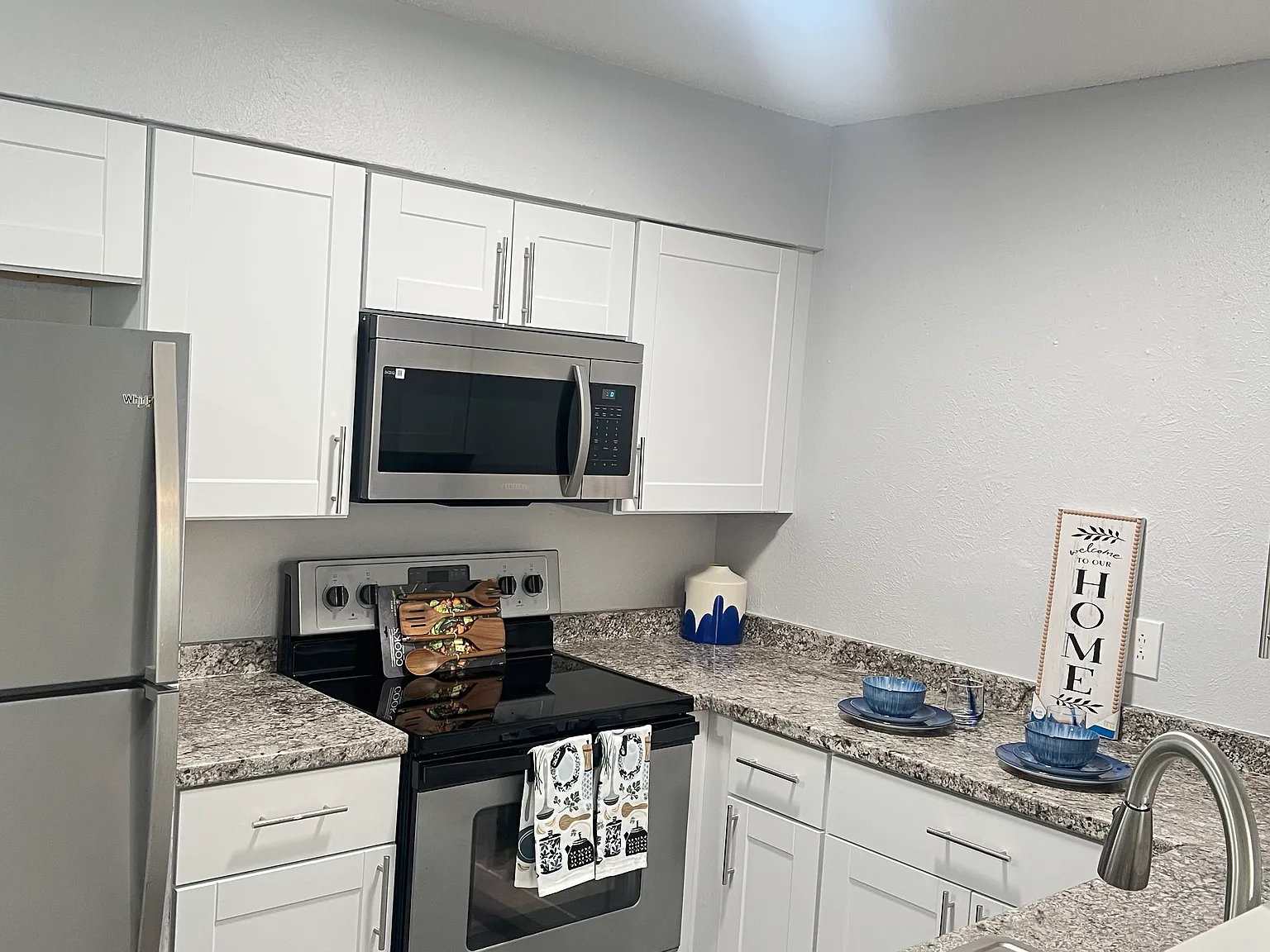 2 bed, 800 sqft, $1,299 — Photo 1