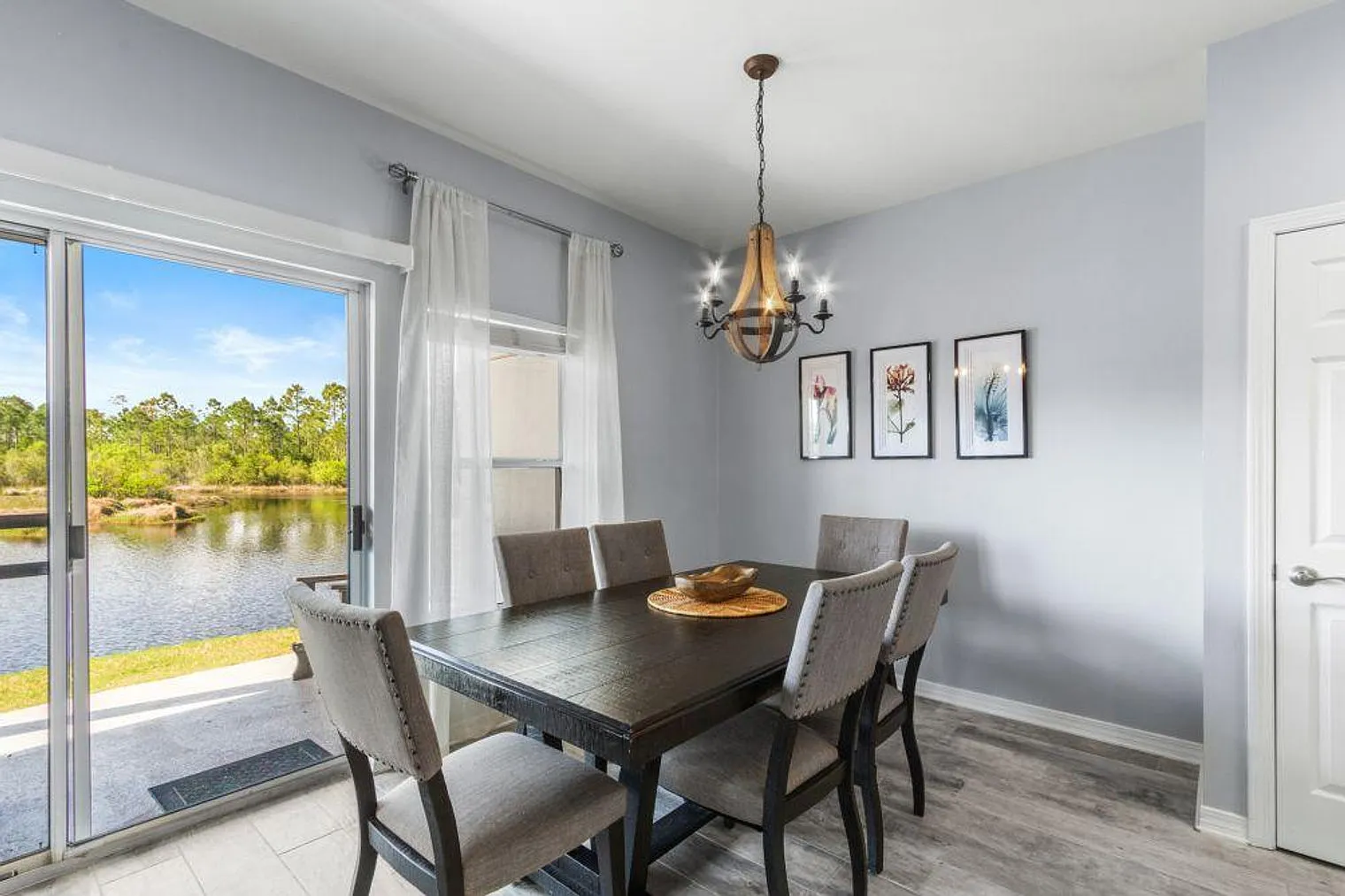 2 bed, 2.0 bath, 1044 sqft, $3,124 — Photo 4