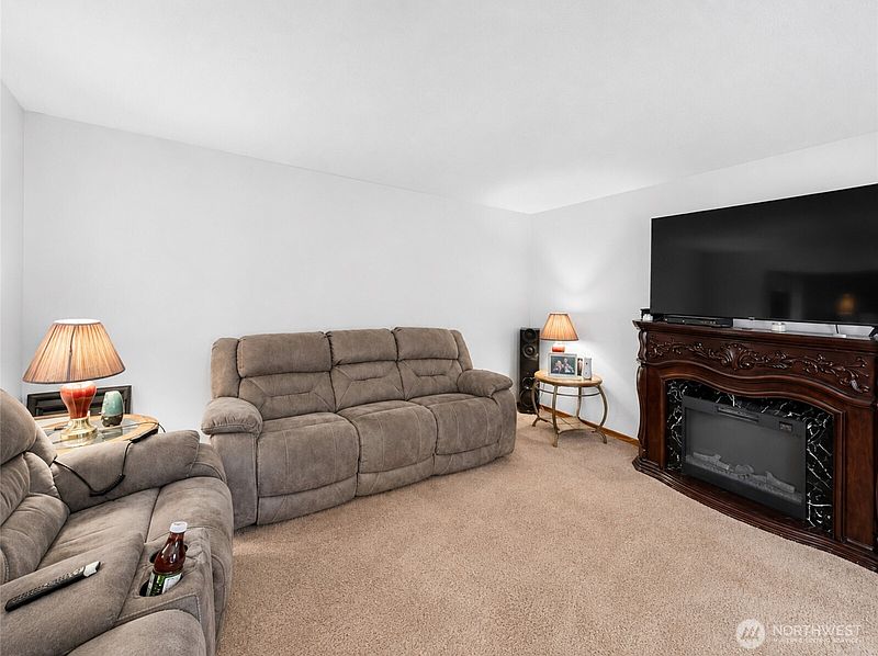 4th image of 1249 Jones Street
