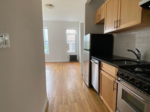 3rd image of 22 King St APT 19