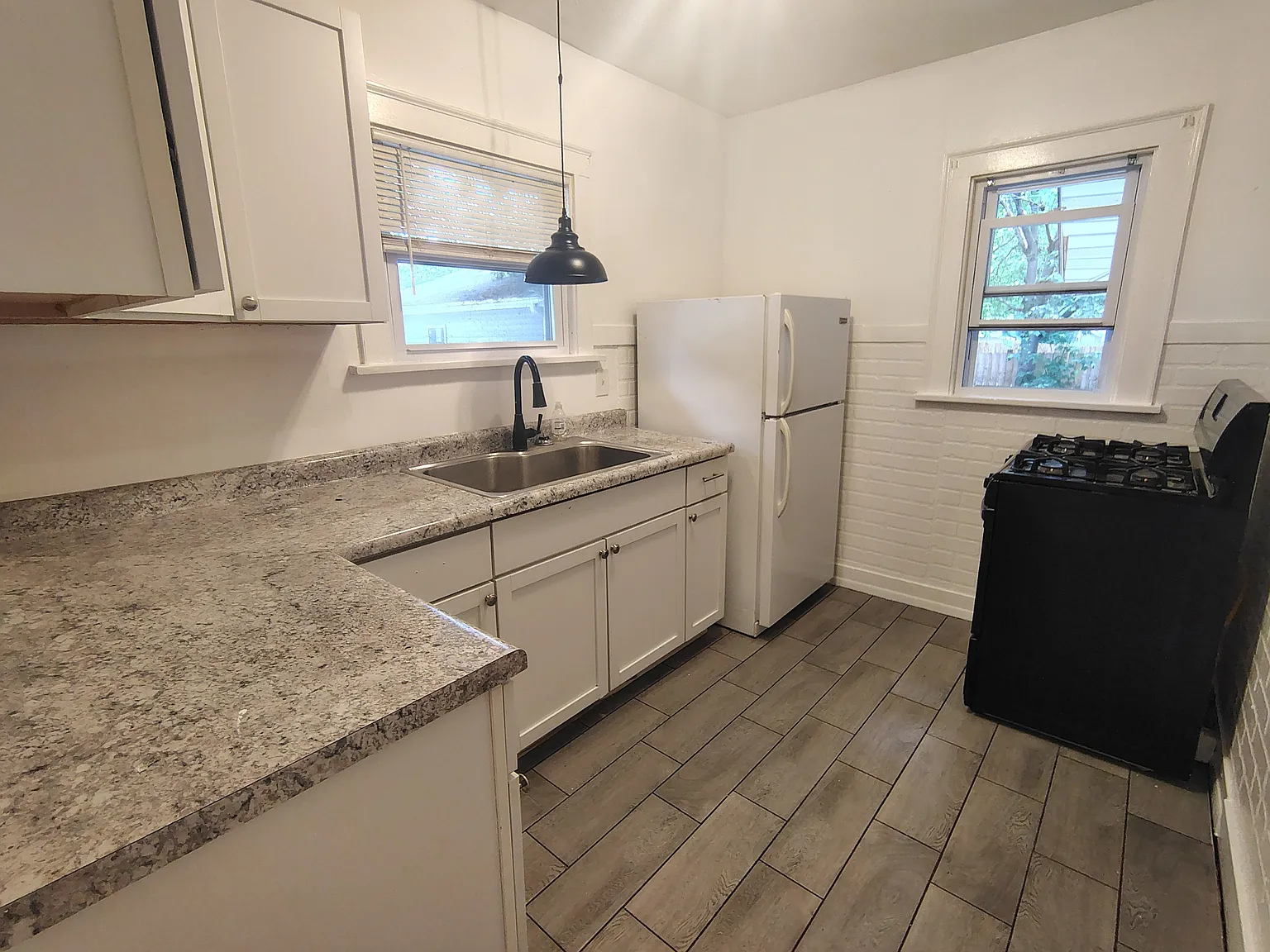 3 bed, 1200 sqft, $1,600 — Photo 2