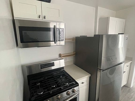 5th image of 4959 Romaine St APT 12