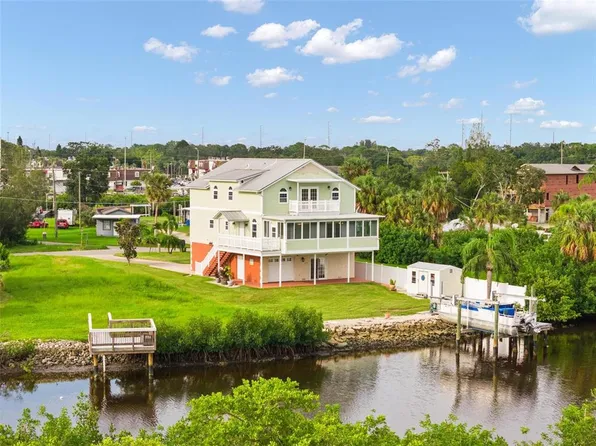 8932 Rocky Creek Dr, Tampa, FL 33615
