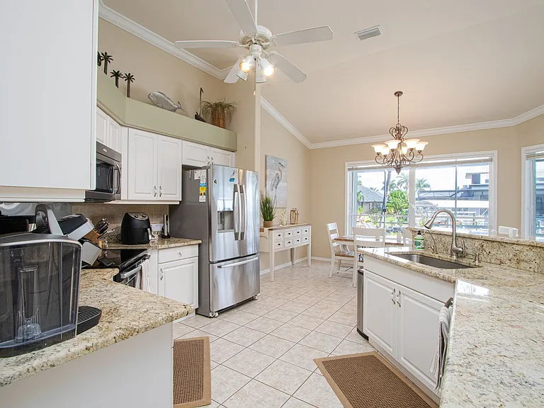 2803 SW 39th Ter — Photo 11