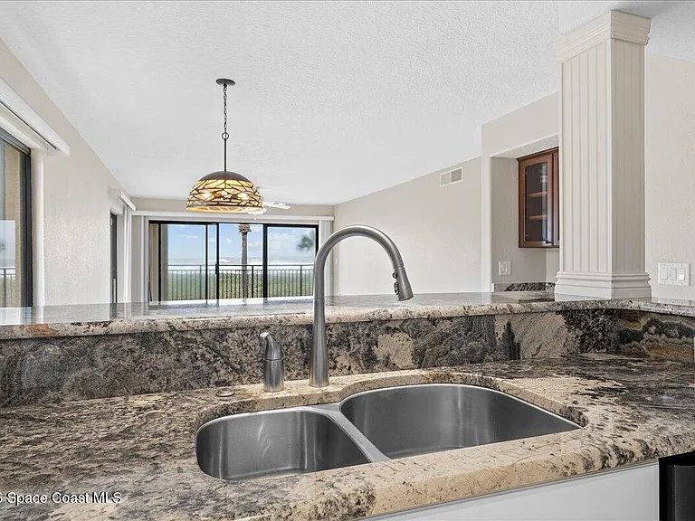 555 Jackson Ave #201 — Photo 10
