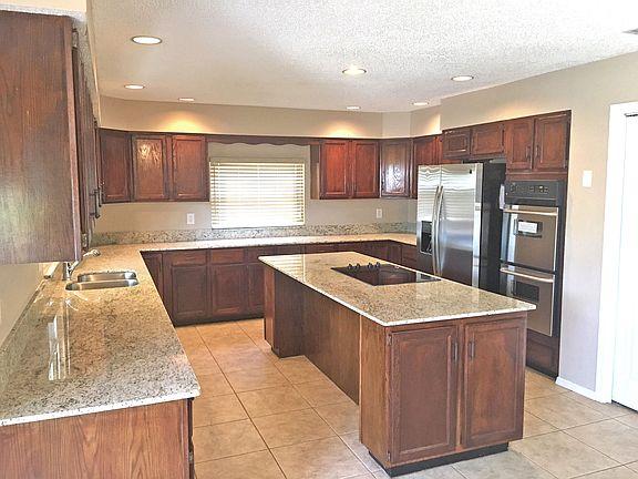 5th image of 386 Perthshire Dr